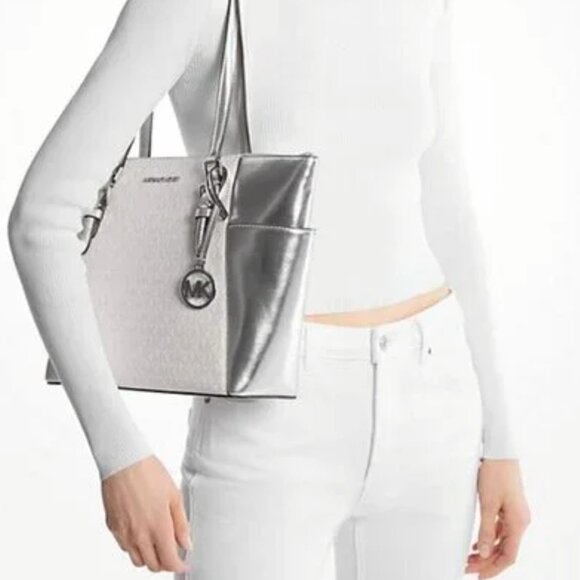 Micheal kors Charlotte silver purse - Picture 3 of 5